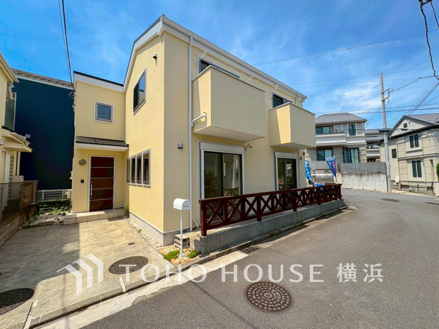爽やかな青空の下に贅沢なほどに降り注ぐ陽光、豊かな居住性と、クオリティが見事に調和した住空間は、住まうことの喜びを感じさせてくれます