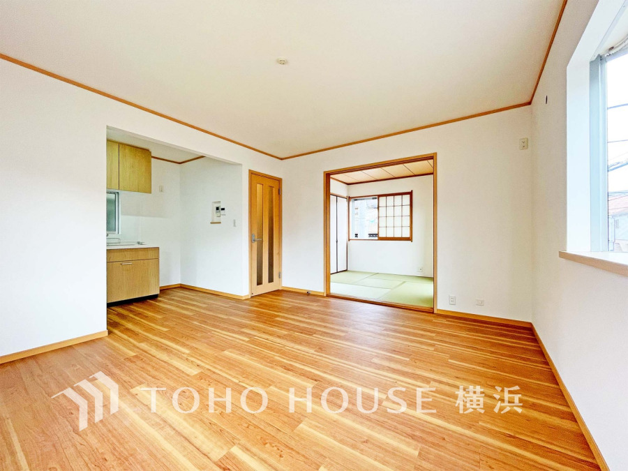 豊かな光が照らすこの場所は、たわいもない会話を楽しみ、ゆったりとした時間を過ごす場所。この場所から、家族の記憶が紡がれるでしょう。