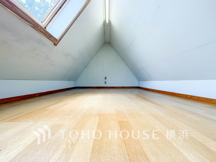 【Loft】大好きな書籍、大事なアクセサリー、そして大切な思い出の品々。そんなものを傍らにそっと置いておきたい。そんな時に重宝しますね。