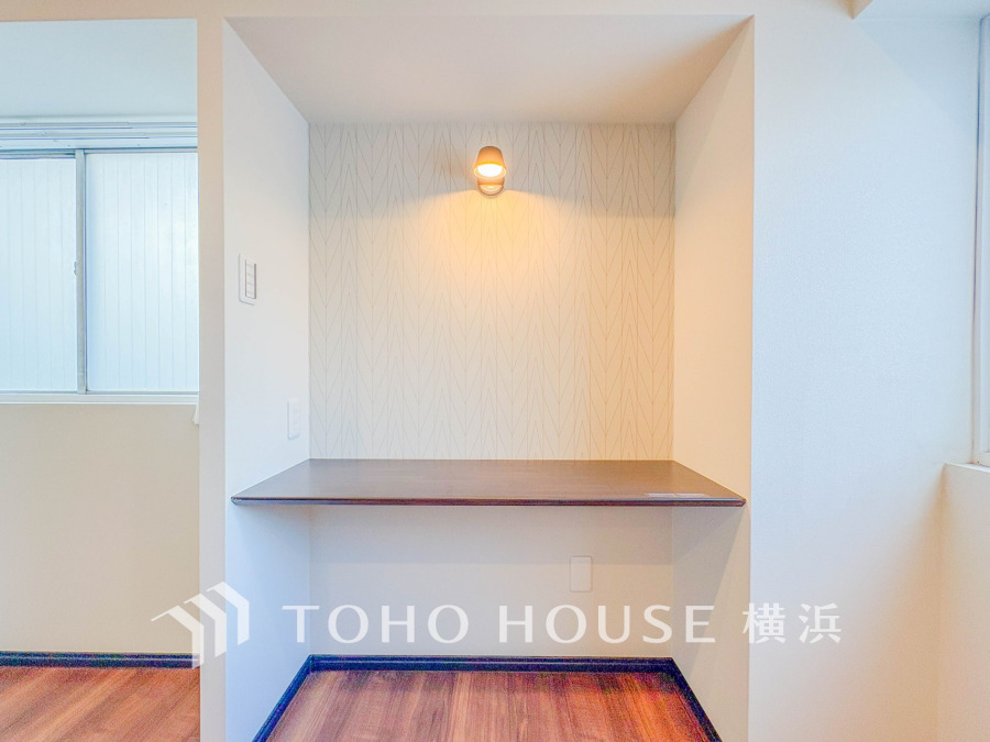 リモートワークやスタディスペース、趣味の空間としてなど、多用途にご使用頂けるお洒落なワークスペースを設置。何かと便利で、あると嬉しい素敵な空間です。