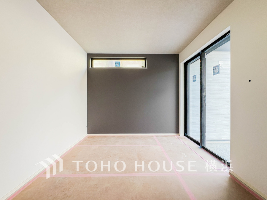 家族一人ひとりの大切なプライベート空間。趣味・感性で個性的に飾って頂けるようシンプルに仕上げてあります。自分時間を充実させながら心豊かなひとときを過ごすための大切な空間。（2025年12月撮影）