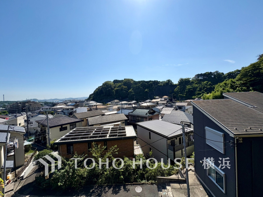 開放感があり、遮るものもなく気持ちのいい景色が広がります。お部屋にも爽やかな風と暖かく柔らかな日差しが差し込み、毎日の暮らしを豊かに彩ります。