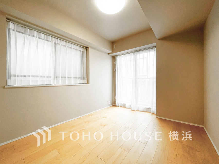 ２面採光の居室は、十分な明るさを取り入れ心地よい風を提供します。
