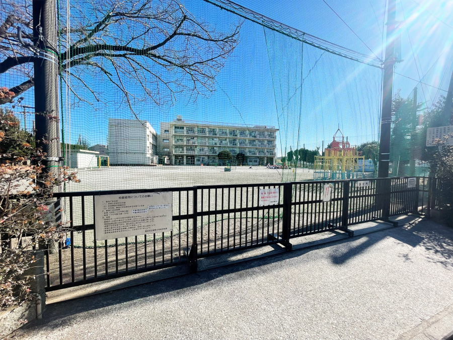 横浜市立篠原小学校　約650ｍ
