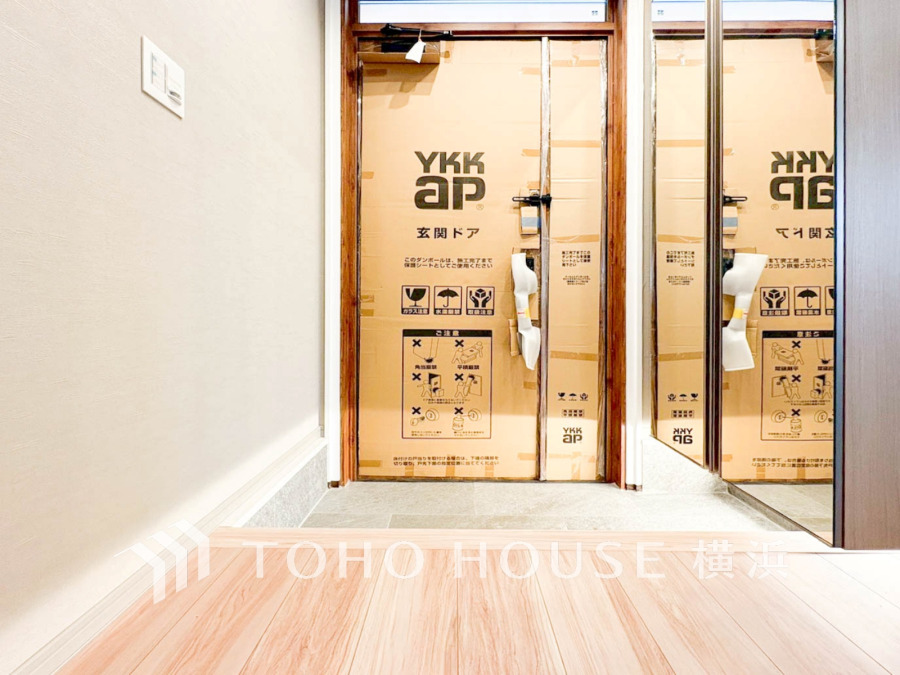 清潔感溢れる玄関がお出迎えする本邸宅の物語は、ここから始まる日常を期待させます。この場所には「希望」と「優越」で包み込んでくれる「特別」な空間があります。