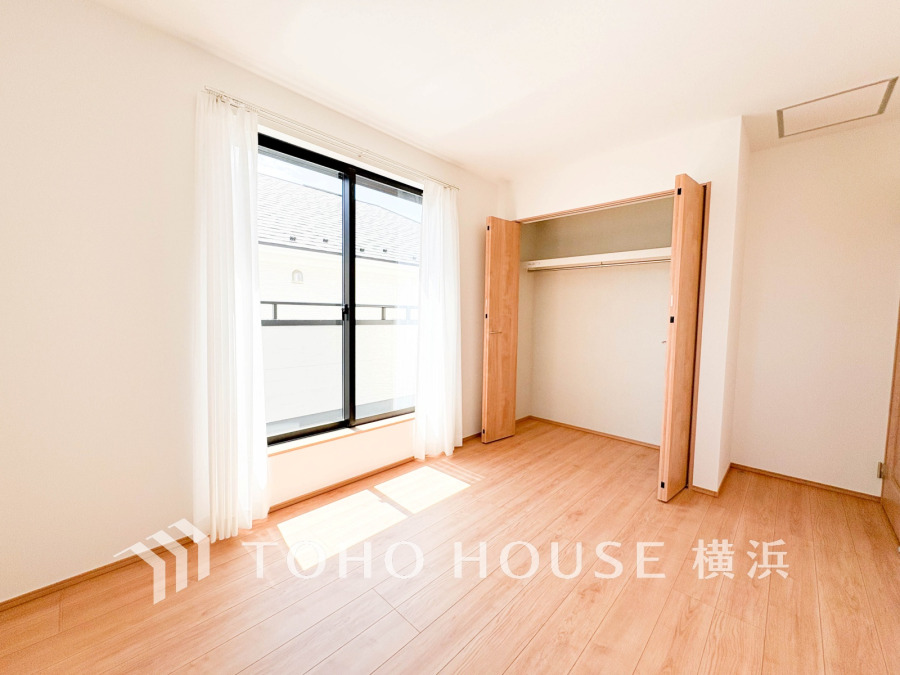 快適に過ごす条件は、一人ひとり違います。飾リ過ぎないシンプルな内装と偏り過ぎないデザインで統一しております。居住していく中でオーナー様だけの【マイホーム】に創り上げて下さい。