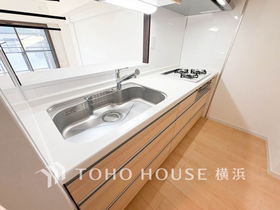 開放的な対面キッチンは、リビングで寛ぐご家族と会話をしながらお料理が出来ます。