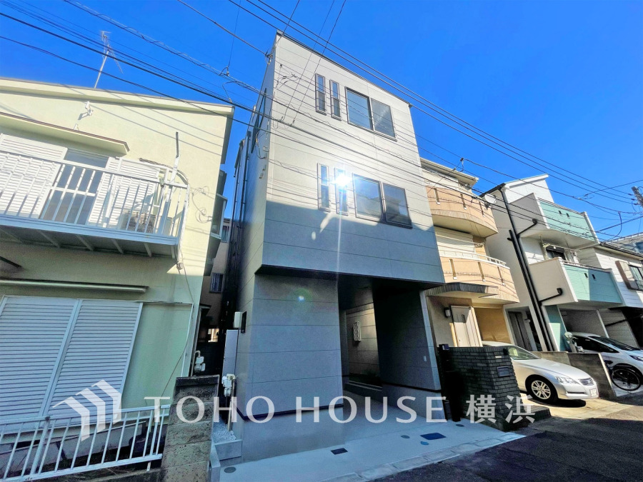 街に溶け合う美しい景観を生み出しているにも関わらず、採光や風通しを考えて設計された間取り。外観だけでなく、そこに住まうご家族の心地よさが最優先されますように。 