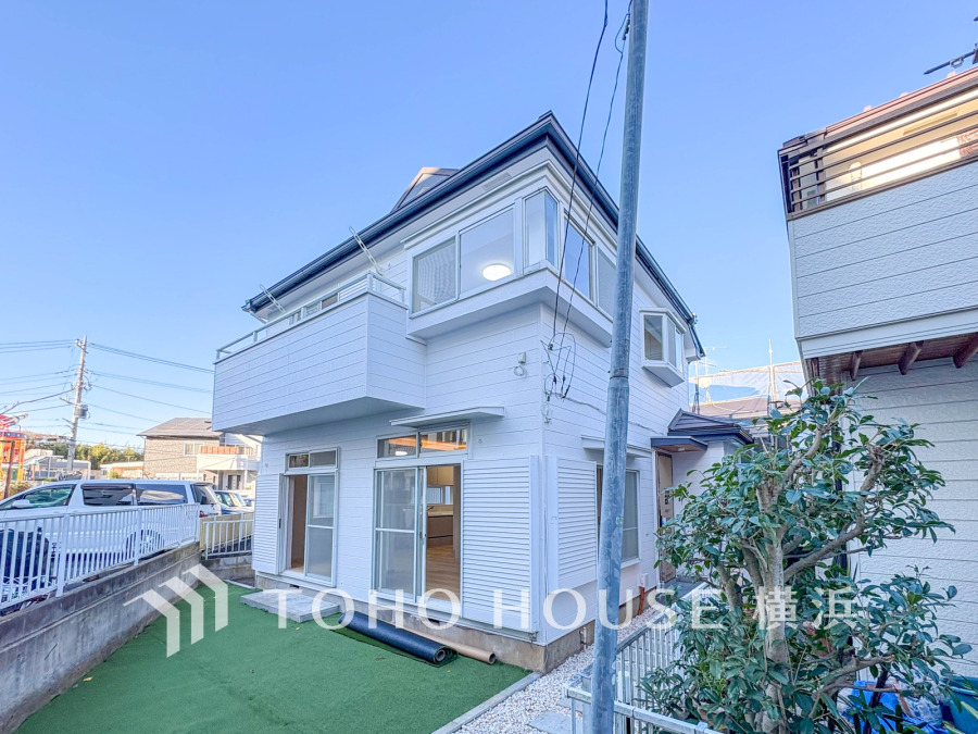 穏やかな風と陽光を導き、プライバシーに配慮された設計プランを採用し、居住性を一段と心地よいものにしています。周辺環境とのコラボレーションにより明るく開放的な空間を演出。