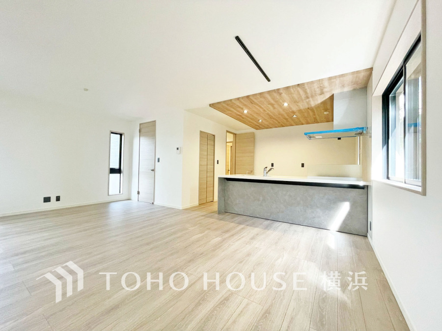 上質な時間を育む暮らしのメインステージ。寛ぎとコミュニケーションを育む居心地のよい場所。ここで楽しむ家族の時間が絆をより深めてくれそうです。