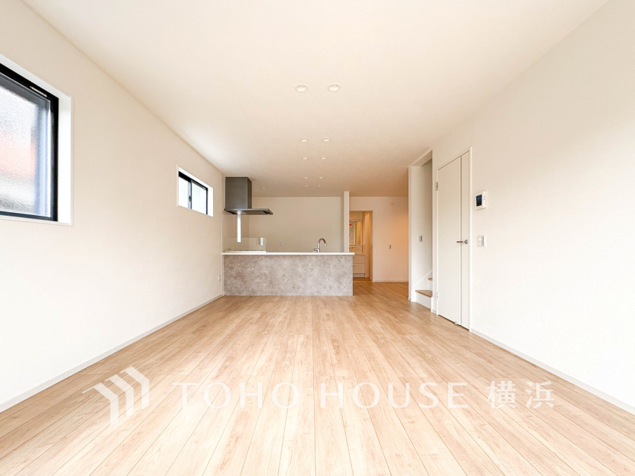 太陽の恵みを受けた明るい空間。吹きぬける風を感じながら爽やかで風通しの良い暮らしが叶います。
