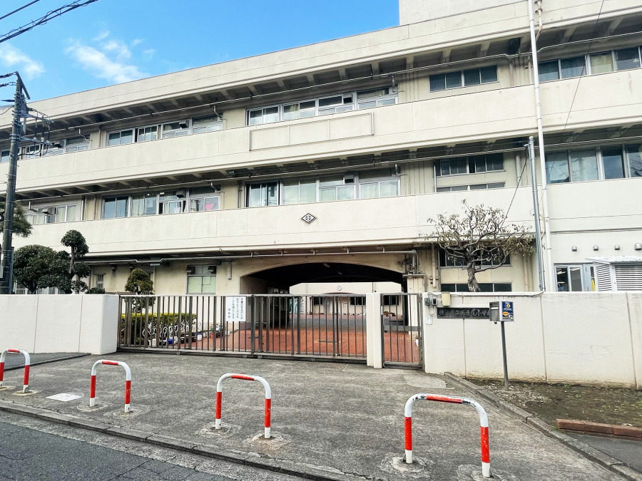 横浜市立西寺尾小学校　約950ｍ