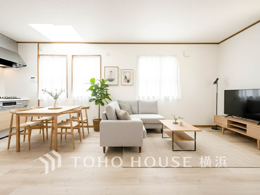 ご家族やお客様との時間など、多くの時を刻む空間。何気なく過ぎる時でさえも上質なひと時となる快適な空間を目指して。（家具はAI加工です）