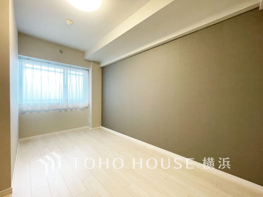 カラークロスがアクセントカラーとなったスタイリッシュな空間を演出。