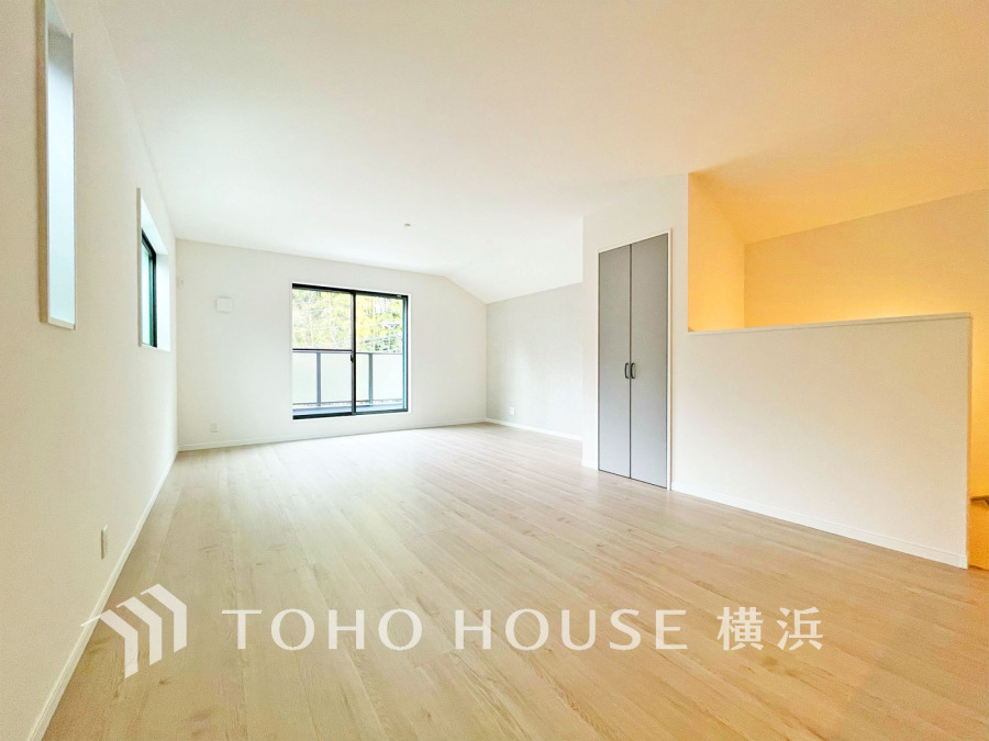 上質な時間を育む暮らしのメインステージ。寛ぎとコミュニケーションを育む居心地のよい場所。ここで楽しむ家族の時間が絆をより深めてくれそうです。