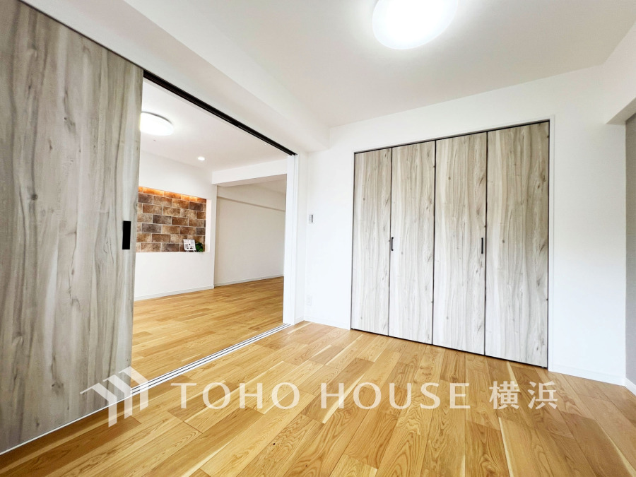 リビングに隣接した洋室は、引き戸を開け放してLDK空間を共有しながら開放的に使うこともできます。
