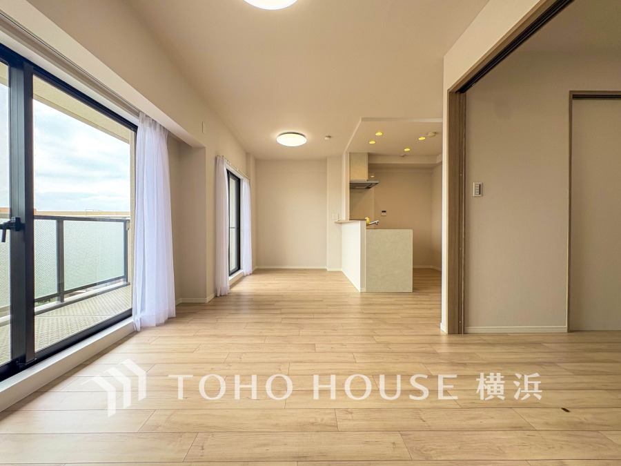 太陽の恵みを受けた明るい空間。吹きぬける風を感じながら爽やかで風通しの良い暮らしが叶います。
