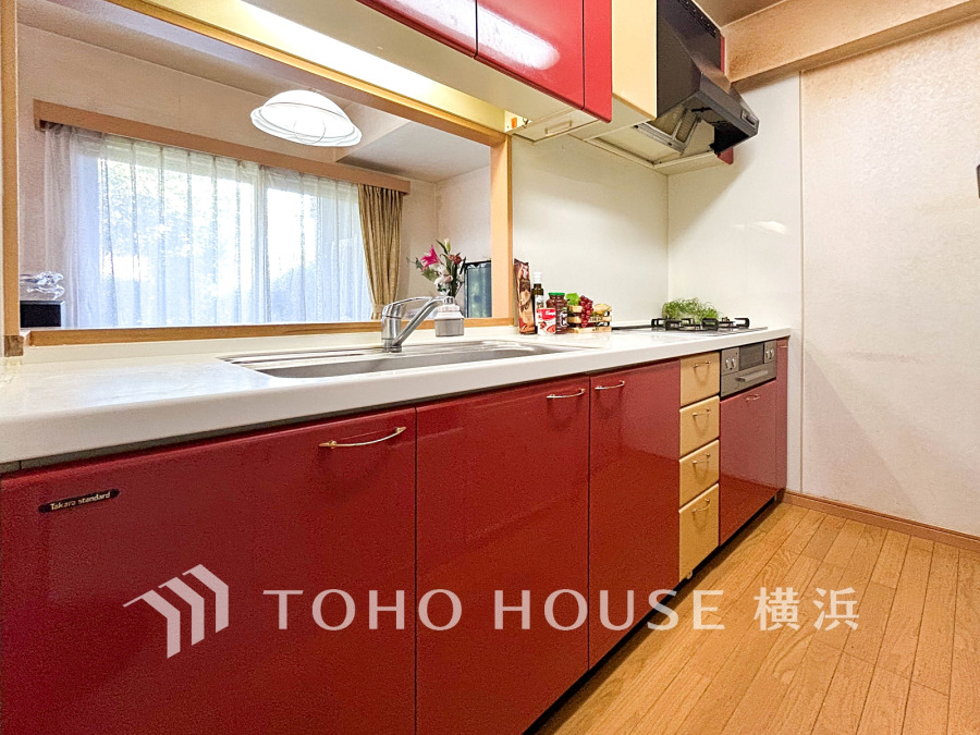 長い時間滞在するキッチンだからこそ、食事の準備を楽しい時間に、忙しい時でもスムーズに無駄なく作業できる、お手入れも簡単にできるなど、毎日を楽しくするキッチンスペースに仕上げられています。