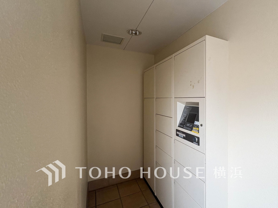 不在時でも安心して荷物の受け取りができる宅配ロッカーも完備