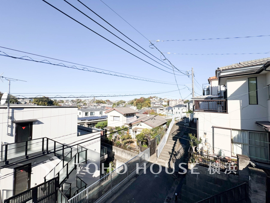 のびやかな眺望の広がる住環境。低層住宅が広がる街並みは、心地よい開放感が漂っています。
