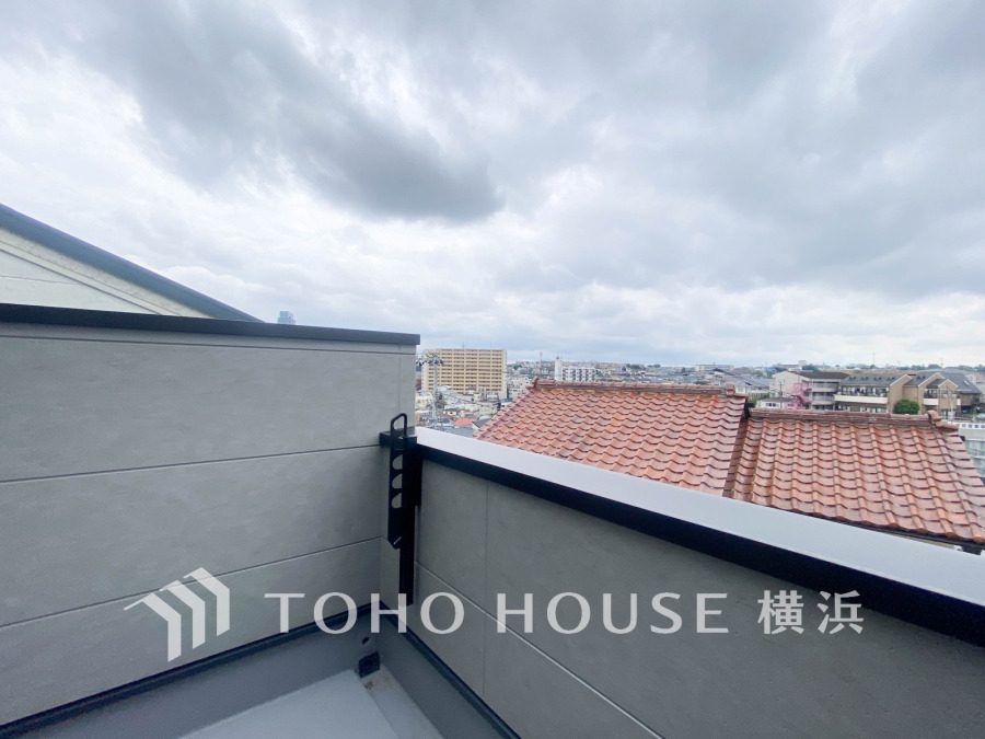 この開放感ある眺望と共に閑静な住宅街の季節感を演出する四季折々の変化を楽しめる心地よい場所となることでしょう