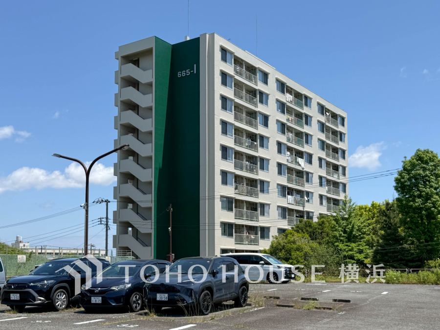 穏やかな風と陽光を導き、プライバシーに配慮された設計プランを採用し、居住性を一段と心地よいものにしています。周辺環境とのコラボレーションにより明るく開放的な空間を演出。