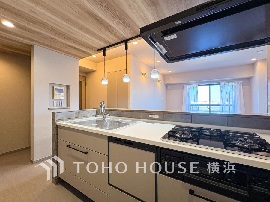 長い時間滞在するキッチンだからこそ、食事の準備を楽しい時間に、忙しい時でもスムーズに無駄なく作業できる、お手入れも簡単にできるなど、毎日を楽しくするキッチンスペースに仕上げました。