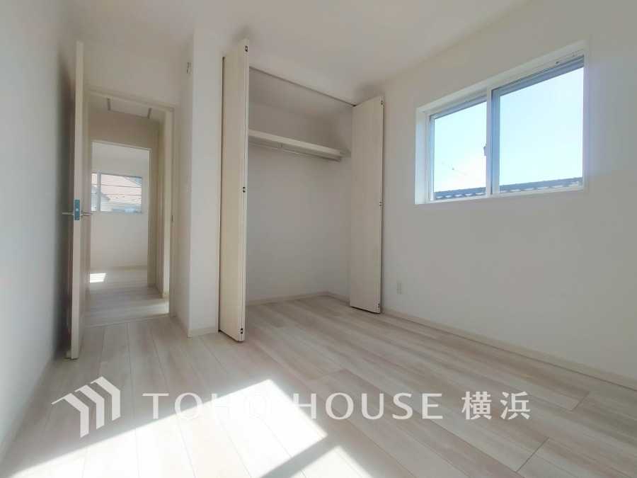 採光もアクセントの一つとして。プライベートルームにはやさしい光が射し込んでいて、この明るい好みの空間で読書をしたり、音楽を聞いたりと一人の時間も充実したものにできます。