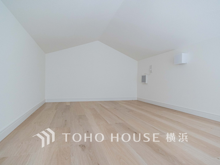ロフトもこれだけの大きさがあれば、大きなお荷物や、衣替えの衣装ケース、その他たくさんの荷物が入ります。居室の中をすっきりとさせる事が出来る造りです。