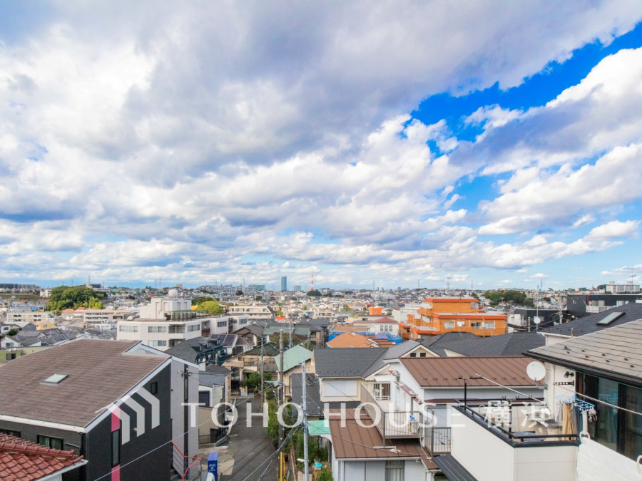 のびやかな眺望の広がる住環境。低層住宅が広がる街並みは、心地よい開放感が漂っています。
