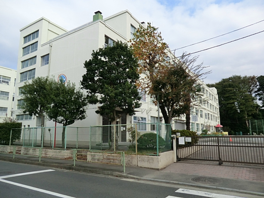 横浜市立長津田第二小学校まで約550m