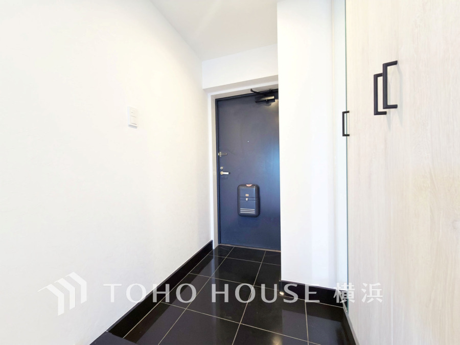 清潔感溢れる玄関がお出迎えする本邸宅の物語は、ここから始まる日常を期待させます。この場所には「希望」と「優越」で包み込んでくれる「特別」な空間があります。