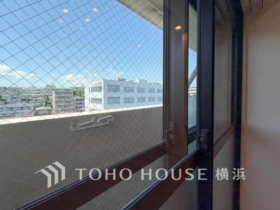バルコニーに面したお部屋は二重サッシを採用しています。