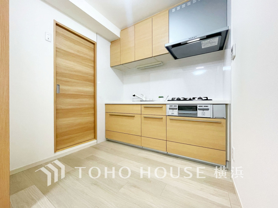 新規交換された清潔感溢れるキッチン。リビングとの一体感のある開放的な空間です。
