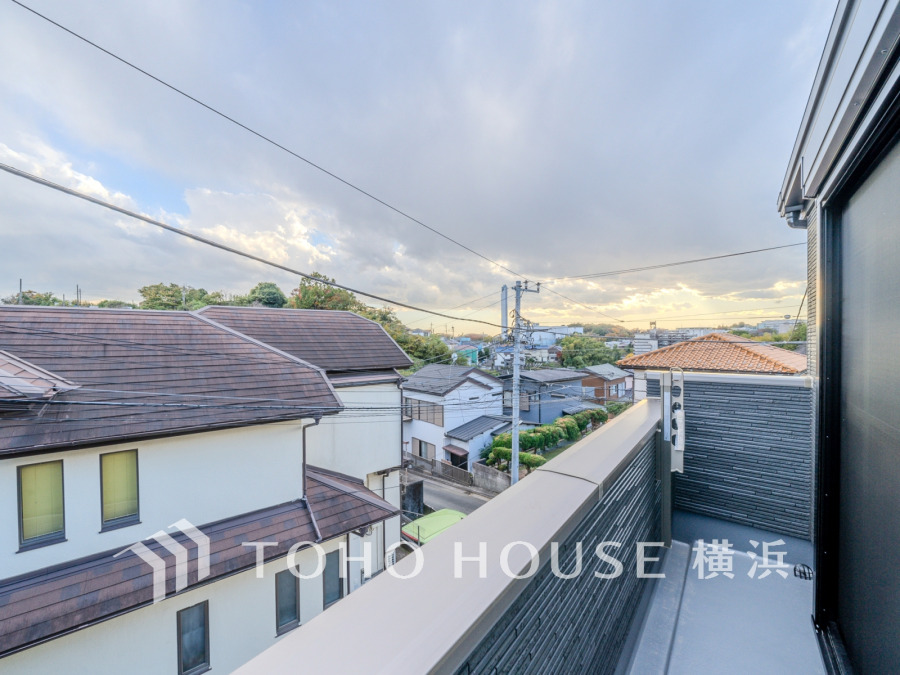 のびやかな眺望の広がる住環境。低層住宅が広がる街並みは、心地よい開放感が漂っています。
