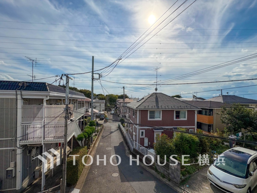 開放感があり、遮るものもなく気持ちのいい景色が広がります。お部屋にも爽やかな風と暖かく柔らかな日差しが差し込み、毎日の暮らしを豊かに彩ります。