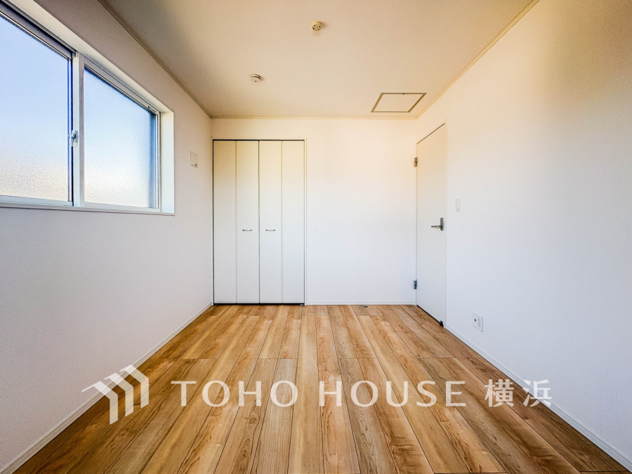 採光もアクセントの一つとして。プライベートルームにはやさしい光が射し込んでいて、この明るい好みの空間で読書をしたり、音楽を聞いたりと一人の時間も充実したものにできます。