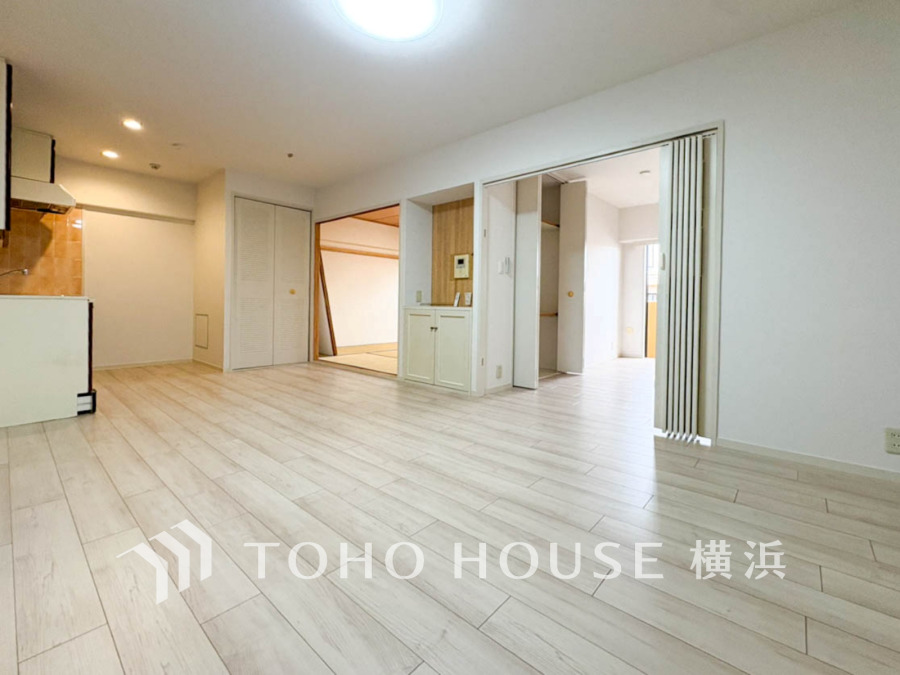 落ち着いた雰囲気に包まれた伸びやかな空間で、ゆったりと家族団らんの時間を過ごせます。