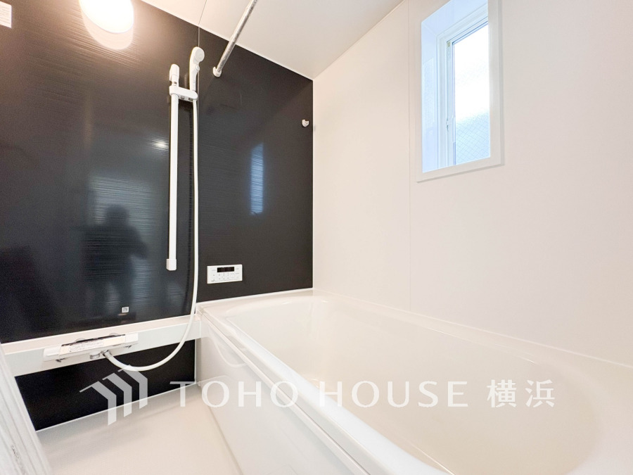 掃除のしやすさ・収納の便利さなど、おふろを使う人、お手入れする人、みんなにとっての「しあわせ性能」を追求したバスルームを採用いたしました。