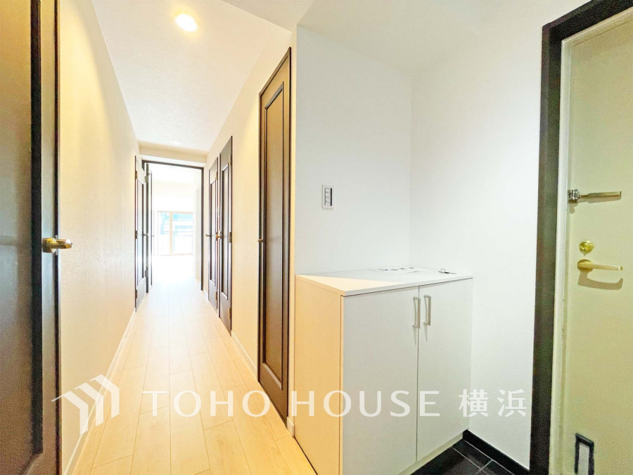 ご家族の帰り、訪れる方を優しく迎え、やすらぎに満ちた生活空間を予感させる。健やかな暮らしを楽しめそう。