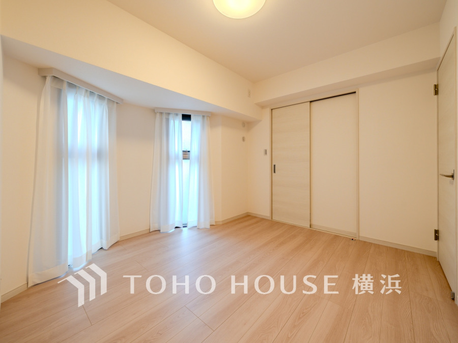 1日の疲れを癒し、心地よく寛げるようゆったりとした広さを確保しています。プライベートタイムをより優雅に穏やかに…。落ち着いた雰囲気を紡ぎます。