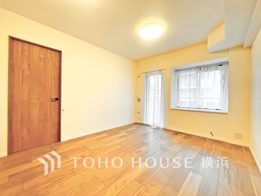 やわらかな陽射しがふりそそぎ、室内に開放感と爽快感をもたらします。
