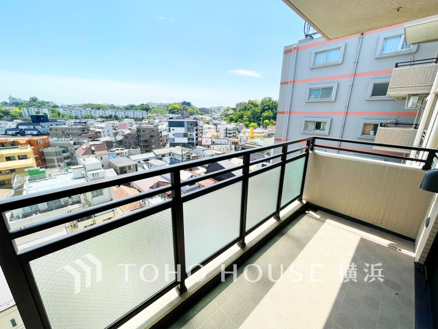 南東向きの明るいバルコニー。開放感のある景色が広がります。
