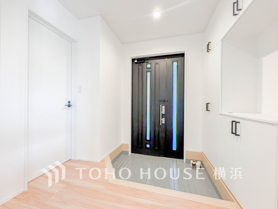 居住者の帰り、訪れる方を優しく迎え、やすらぎに満ちた生活空間を予感させる。健やかな暮らしを楽しめそう。