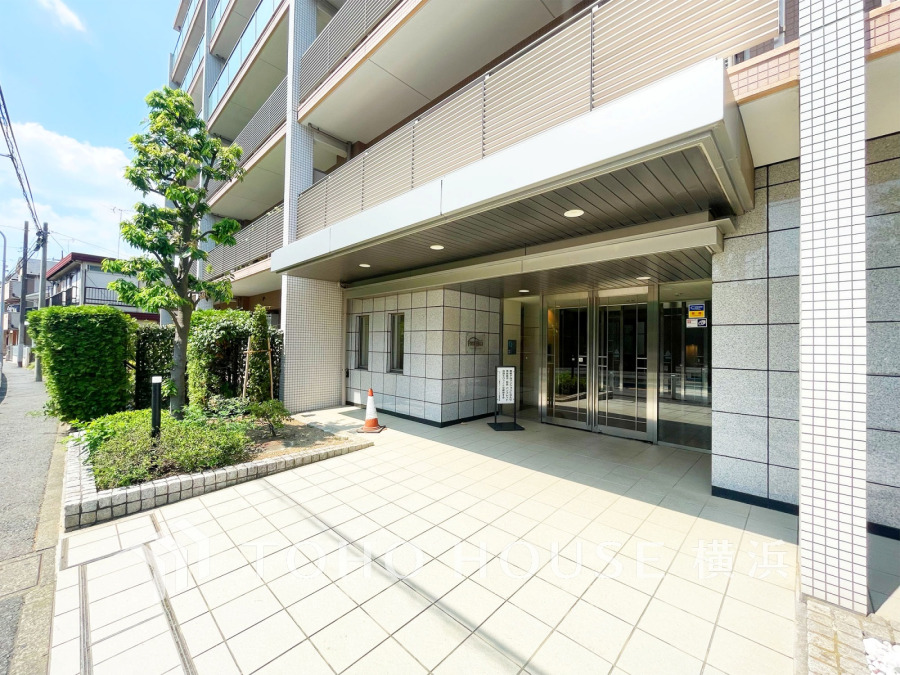 街に溶け合う美しい景観を生み出しているにも関わらず、採光や風通しを考えて設計された間取り。外観だけでなく、そこに住まうご家族の心地よさが最優先されますように。 