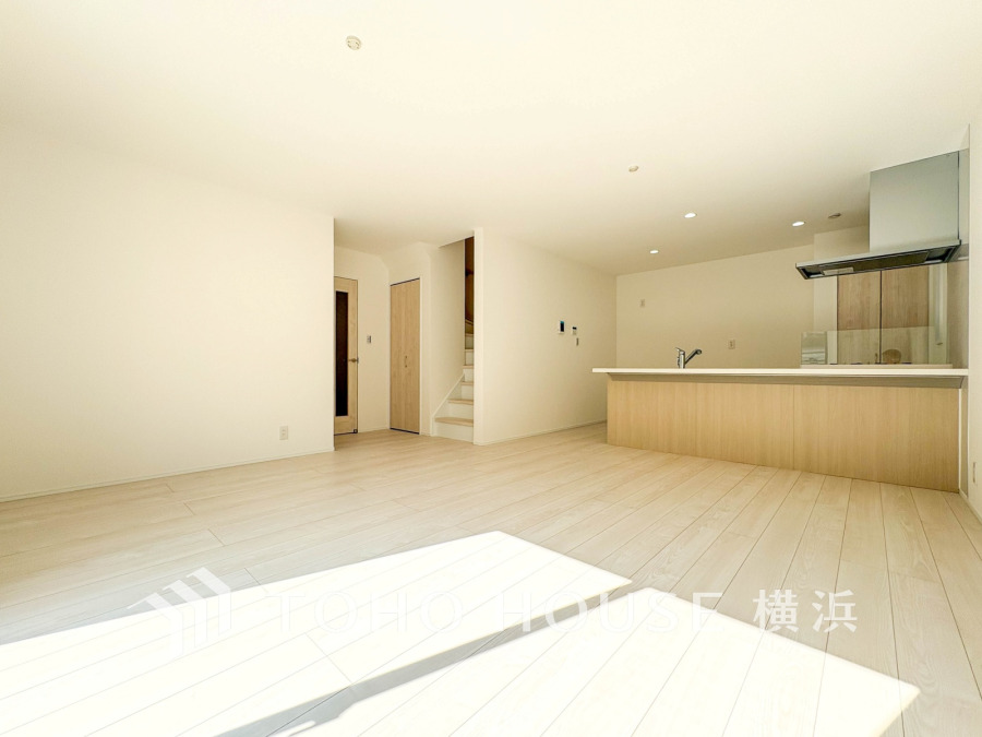 17.8帖の広々としたリビングと対面キッチンが魅力の快適な空間です。