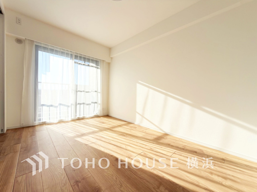 ひとりの時間をゆったり過ごしたり、静かな環境で趣味に打ち込んだり、自分時間を快適に過ごすプライベートルーム。大きな窓で彩られた空間は、心地よい風と伸びやかな眺めを愉しむ特等席に。