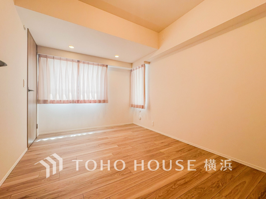 ゆとりと収納を確保した洋室。自分時間を充実させながら心豊かなひとときを過ごすための大切な空間です。
