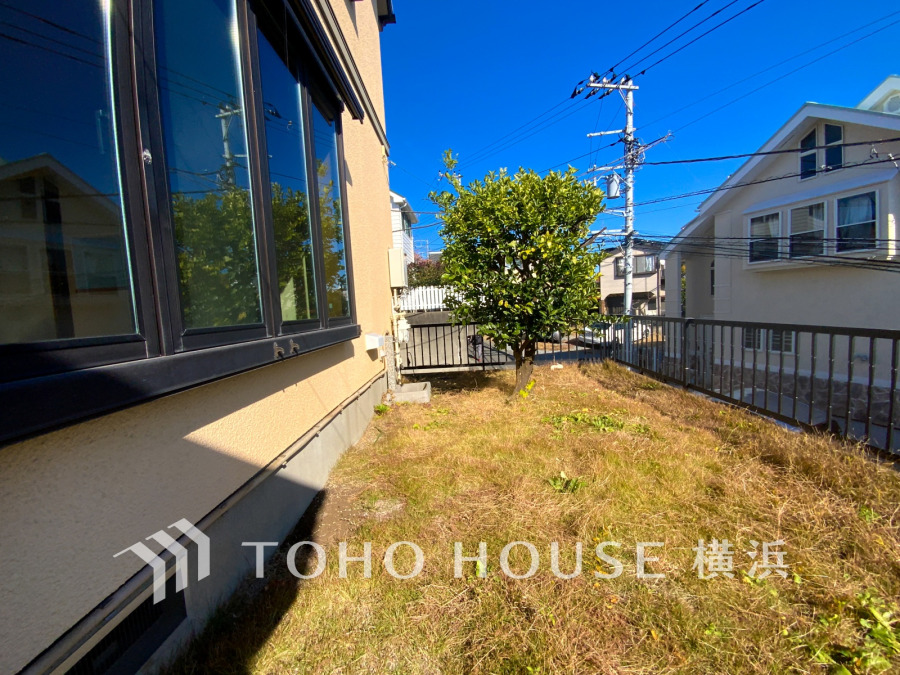 たっぷり降り注ぐ日差しの下バーベキューを楽しんだり、大切な家族やペットと楽しく安らぐ休日を過ごせそうですね。