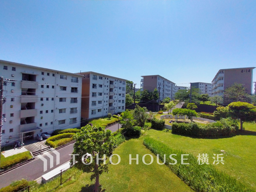 陽射しとともに、少しずつ装いを変える街の景観から、星空が地上に映りこむかのような夜景の煌きまで、この街ならではの美しい風景。